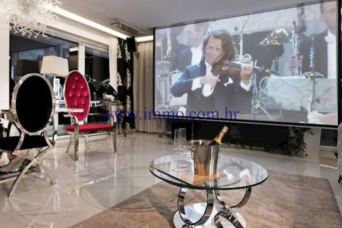 VILLA DI LUSSO CON PISCINA VICINO A SPALATO