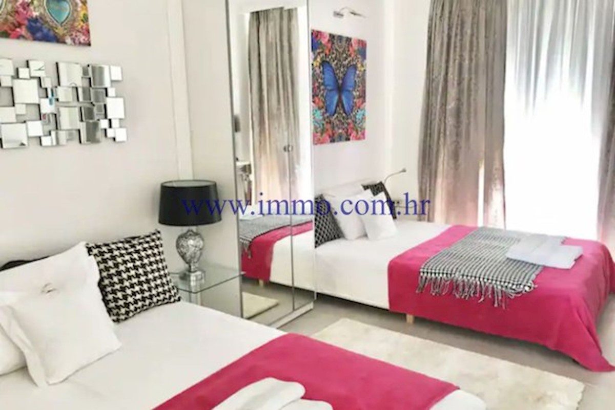 VILLA DI LUSSO CON PISCINA VICINO A SPALATO