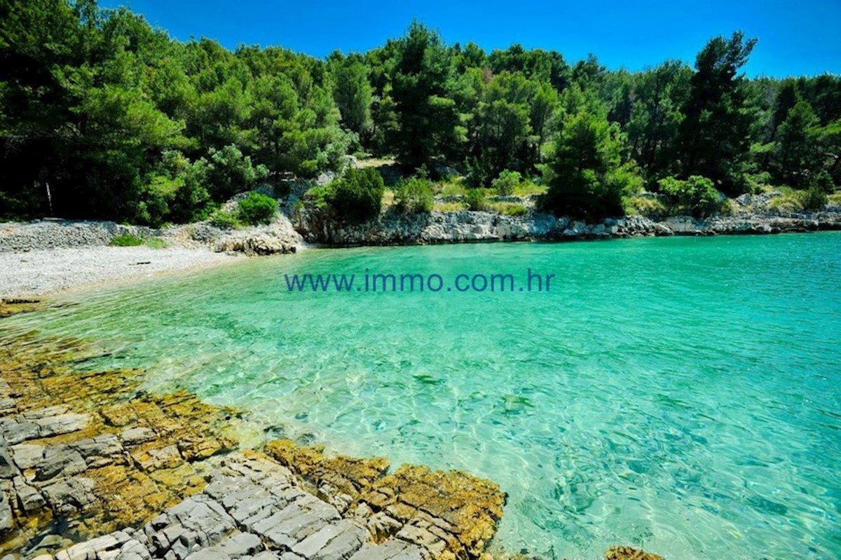 BELLISSIMO TERRENO IN PRIMA FILA AL MARE SULL'ISOLA DI BRAC