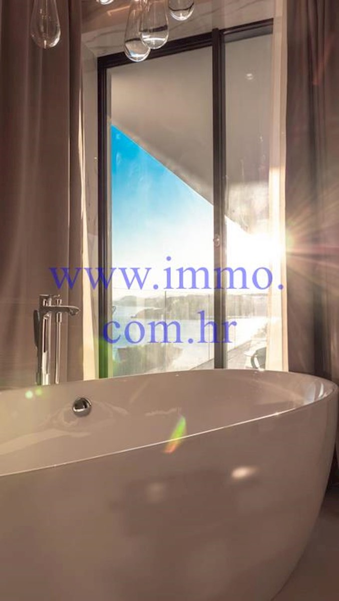 VILLA DI LUSSO CON VISTA MARE PANORAMICA