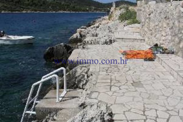 BELLISSIMA VILLA FRONTE MARE VICINO A TROGIR