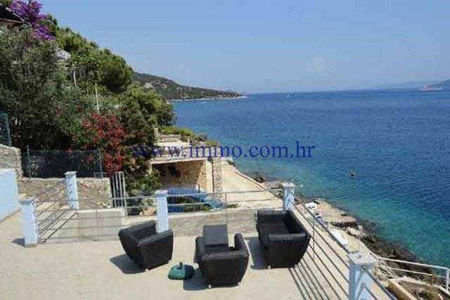 BELLISSIMA VILLA FRONTE MARE VICINO A TROGIR