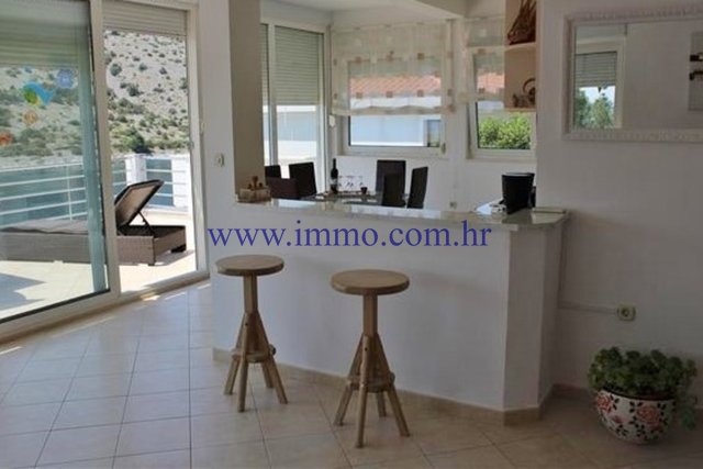 BELLISSIMA VILLA FRONTE MARE VICINO A TROGIR