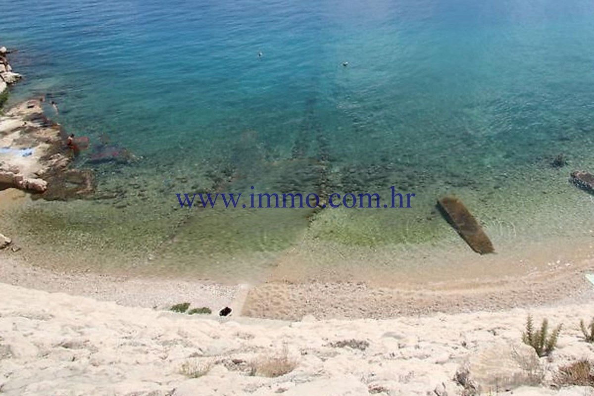 CASA VACANZA IN BELLA POSIZIONE IN PRIMA FILA AL MARE