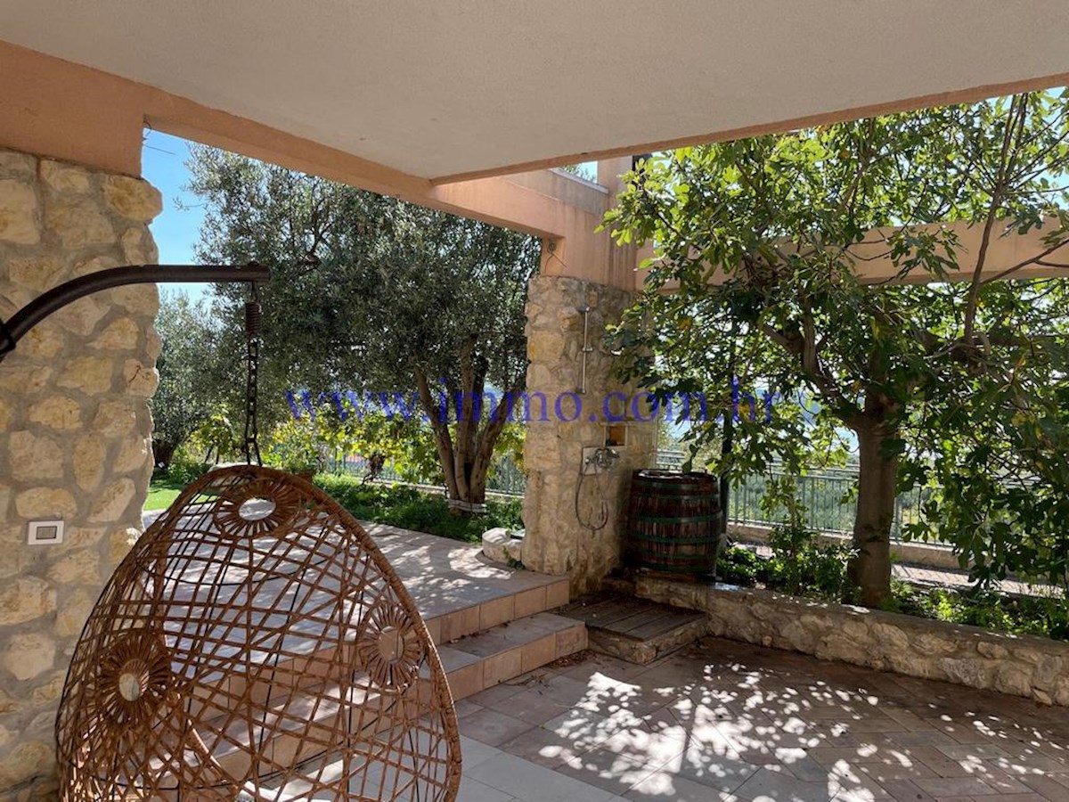 UNA BELLA CASA CON VISTA MARE NEL SOBERO DI SIBENIKA