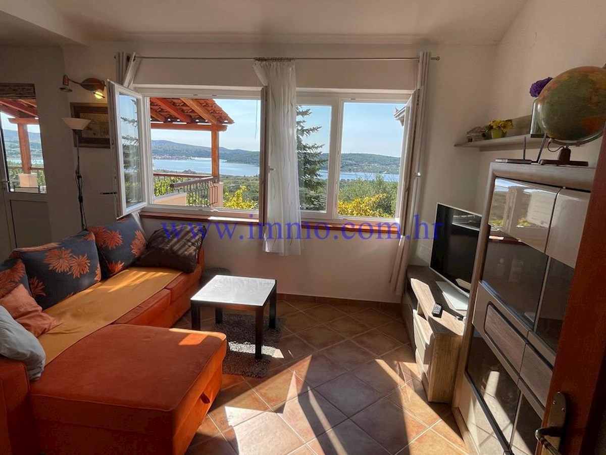 UNA BELLA CASA CON VISTA MARE NEL SOBERO DI SIBENIKA