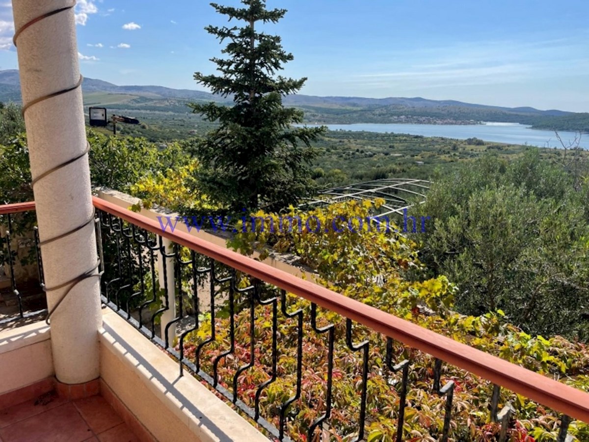 UNA BELLA CASA CON VISTA MARE NEL SOBERO DI SIBENIKA