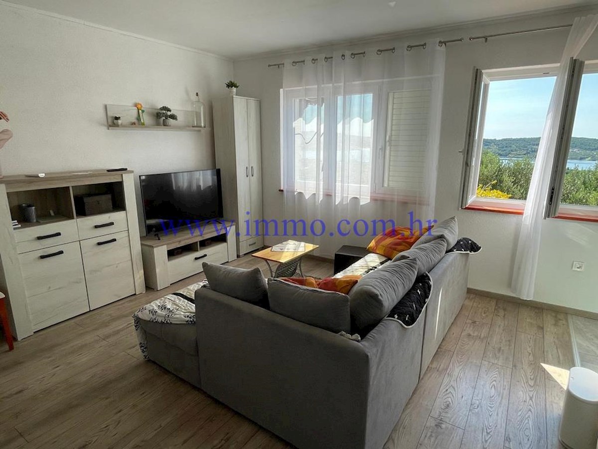 UNA BELLA CASA CON VISTA MARE NEL SOBERO DI SIBENIKA