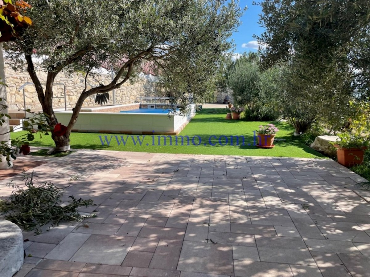 UNA BELLA CASA CON VISTA MARE NEL SOBERO DI SIBENIKA
