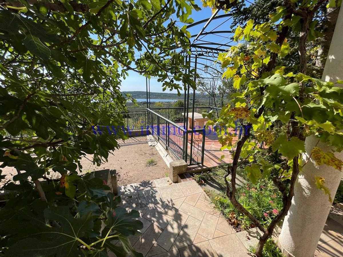 UNA BELLA CASA CON VISTA MARE NEL SOBERO DI SIBENIKA