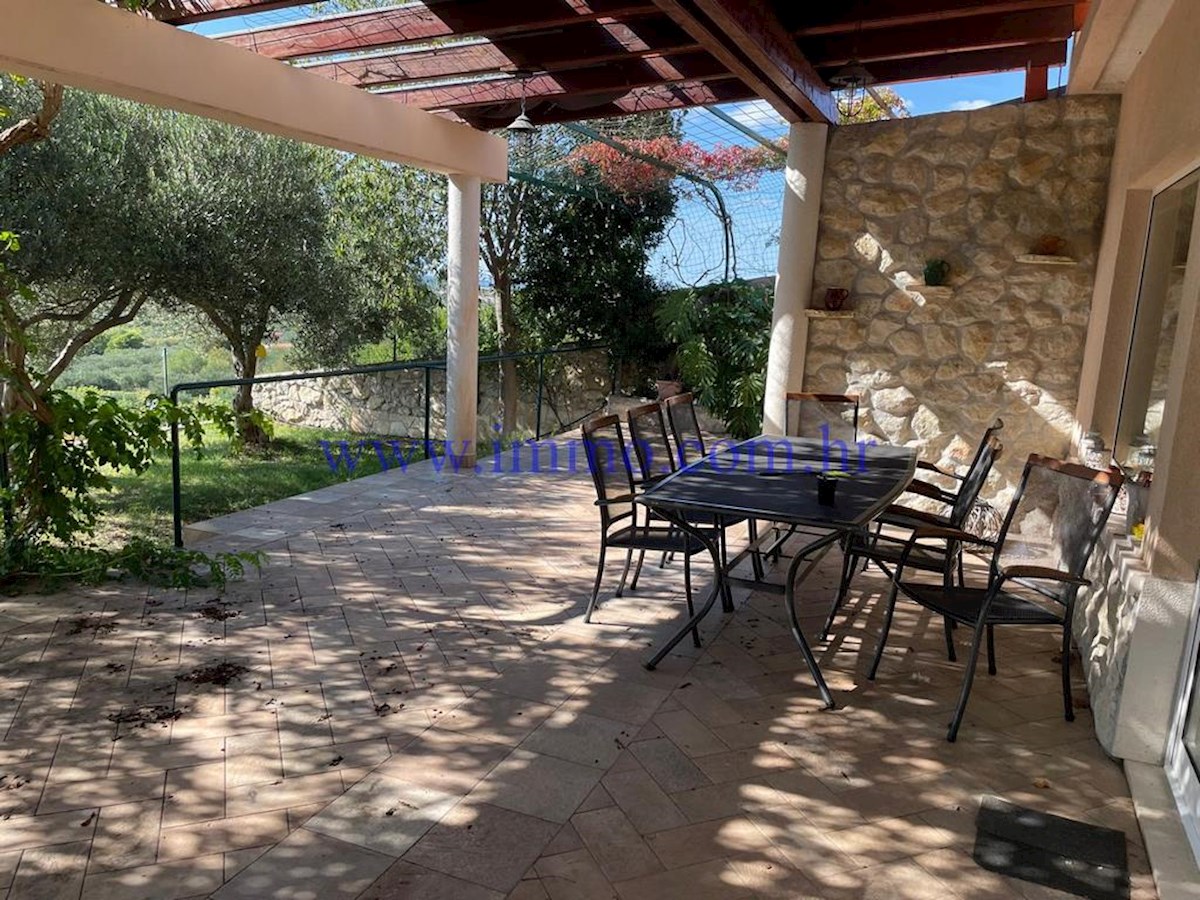 UNA BELLA CASA CON VISTA MARE NEL SOBERO DI SIBENIKA
