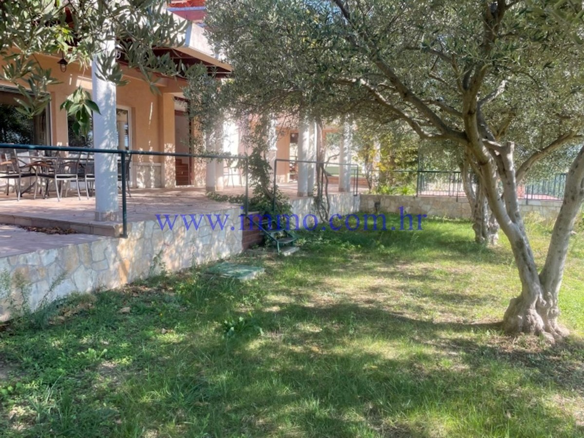 UNA BELLA CASA CON VISTA MARE NEL SOBERO DI SIBENIKA