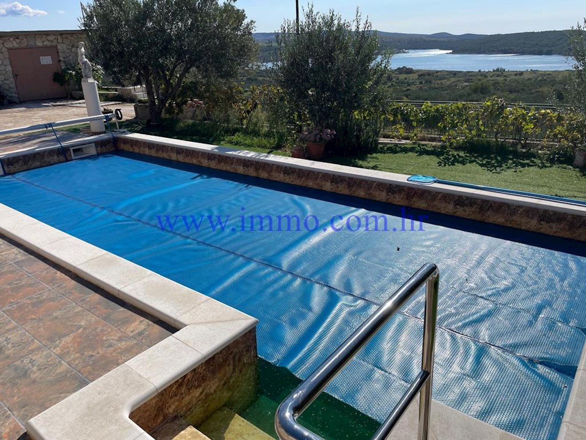 UNA BELLA CASA CON VISTA MARE NEL SOBERO DI SIBENIKA