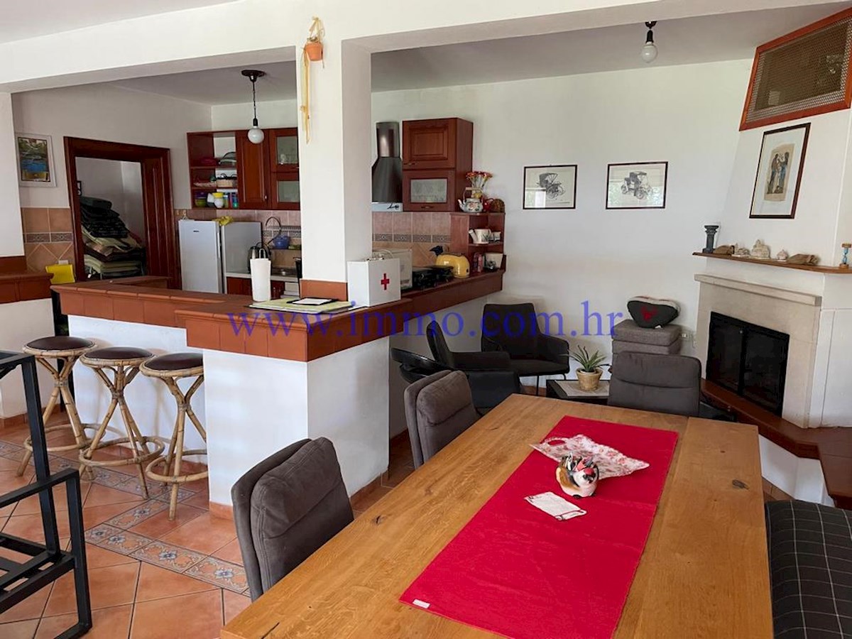 UNA BELLA CASA CON VISTA MARE NEL SOBERO DI SIBENIKA
