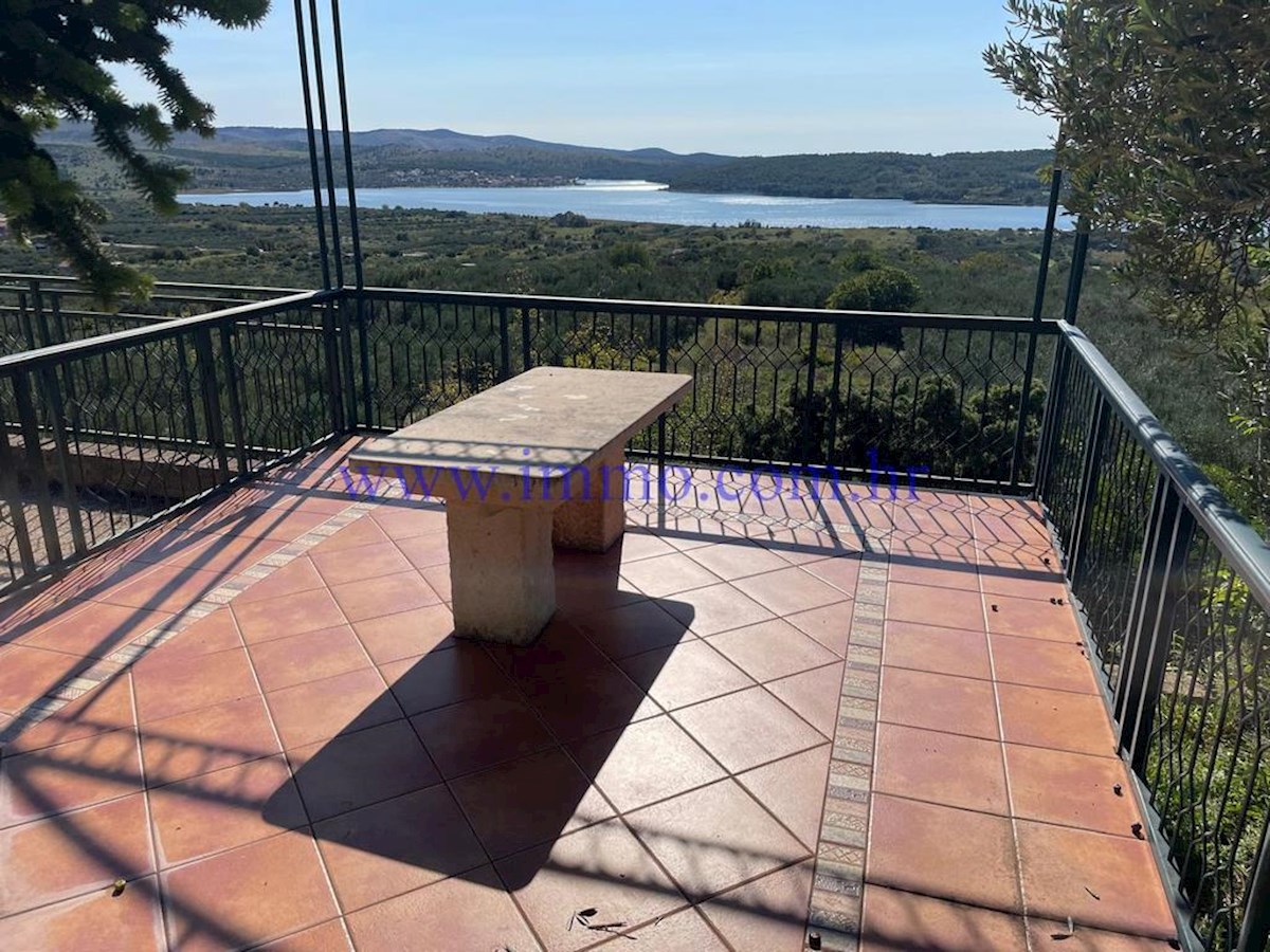 UNA BELLA CASA CON VISTA MARE NEL SOBERO DI SIBENIKA