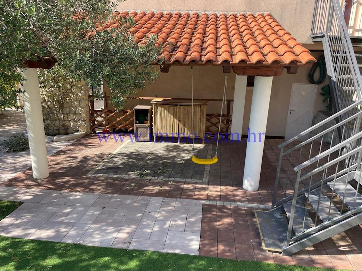 UNA BELLA CASA CON VISTA MARE NEL SOBERO DI SIBENIKA