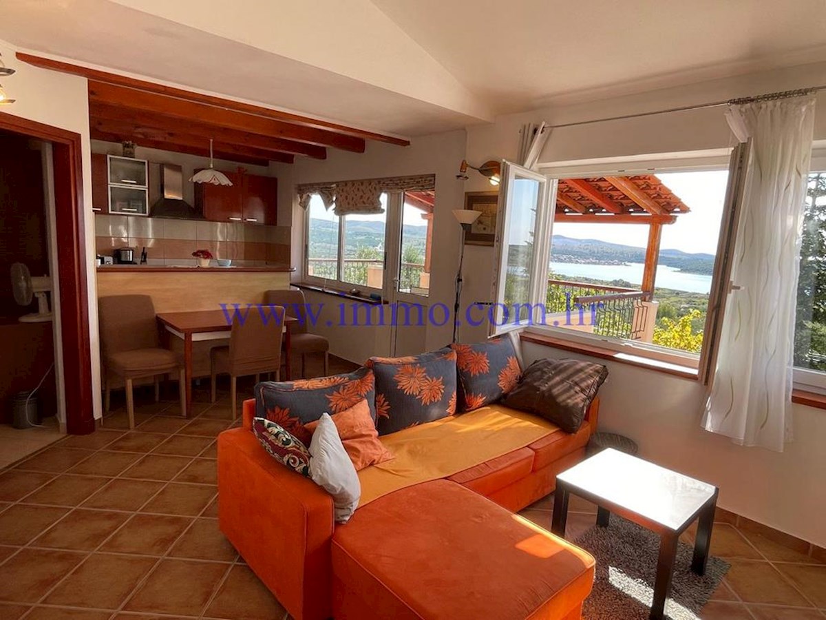 UNA BELLA CASA CON VISTA MARE NEL SOBERO DI SIBENIKA