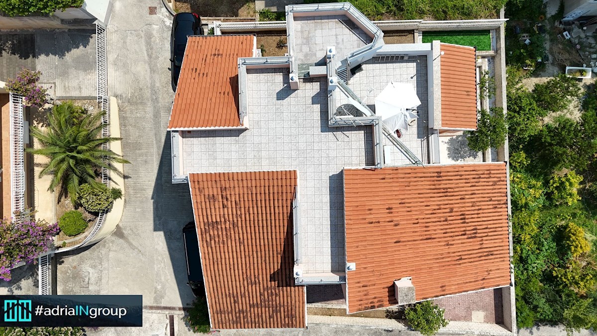 Piccolo edificio residenziale in una posizione attraente - Podstrana / leggi la descrizione