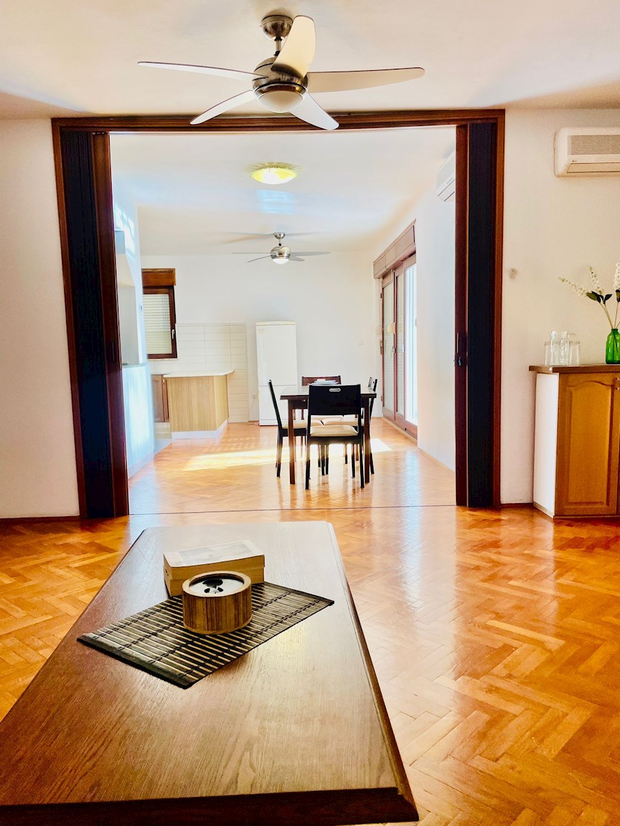 Piccolo edificio residenziale in una posizione attraente - Podstrana / leggi la descrizione