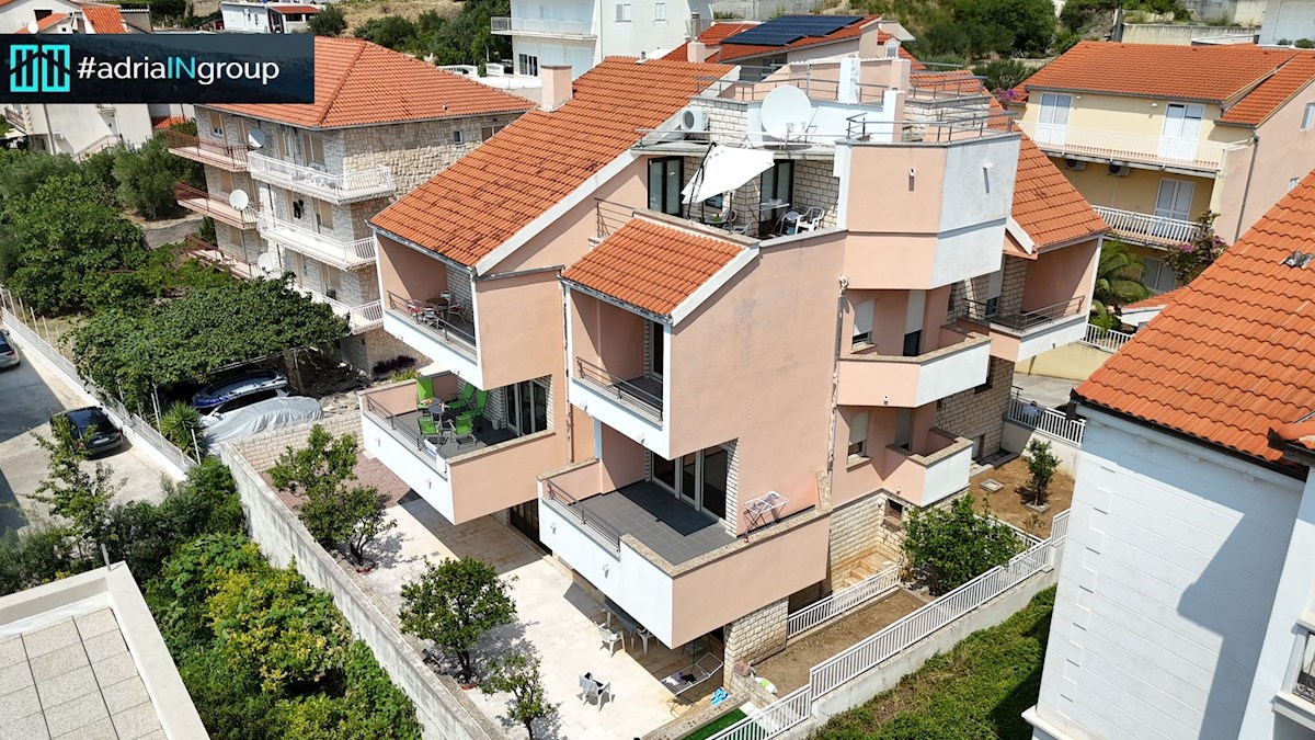 Piccolo edificio residenziale in una posizione attraente - Podstrana / leggi la descrizione