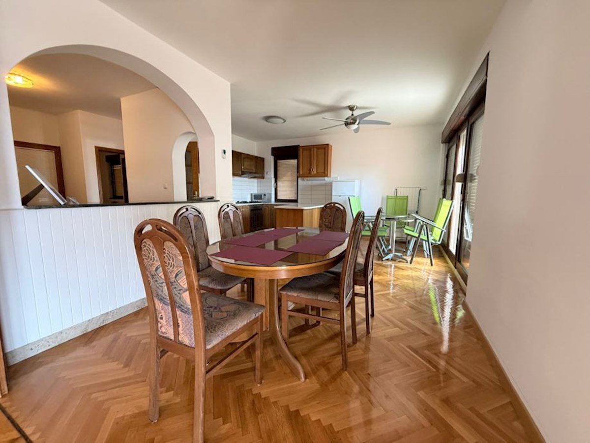 Piccolo edificio residenziale in una posizione attraente - Podstrana / leggi la descrizione