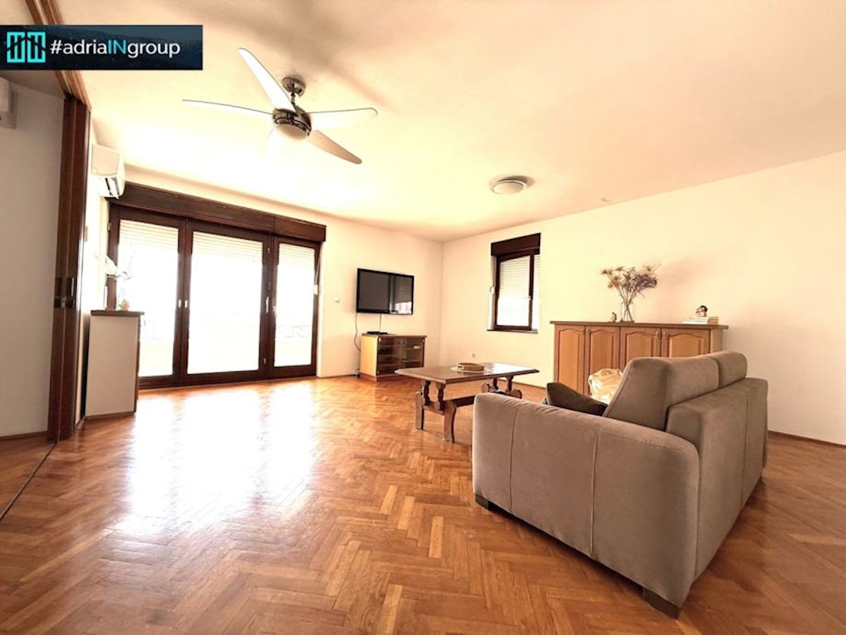 Piccolo edificio residenziale in una posizione attraente - Podstrana / leggi la descrizione