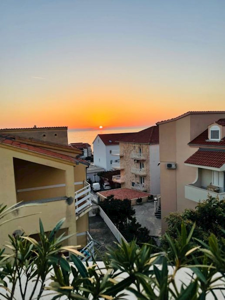 Piccolo edificio residenziale in una posizione attraente - Podstrana / leggi la descrizione