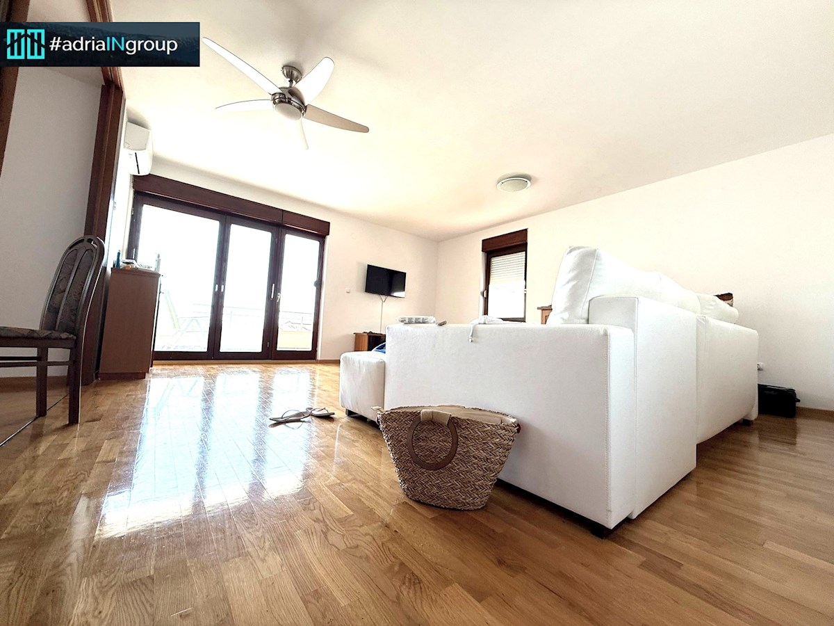 Piccolo edificio residenziale in una posizione attraente - Podstrana / leggi la descrizione