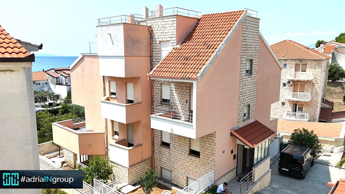 Piccolo edificio residenziale in una posizione attraente - Podstrana / leggi la descrizione