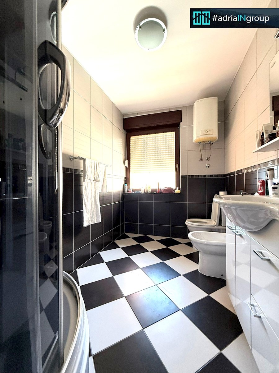 Piccolo edificio residenziale in una posizione attraente - Podstrana / leggi la descrizione