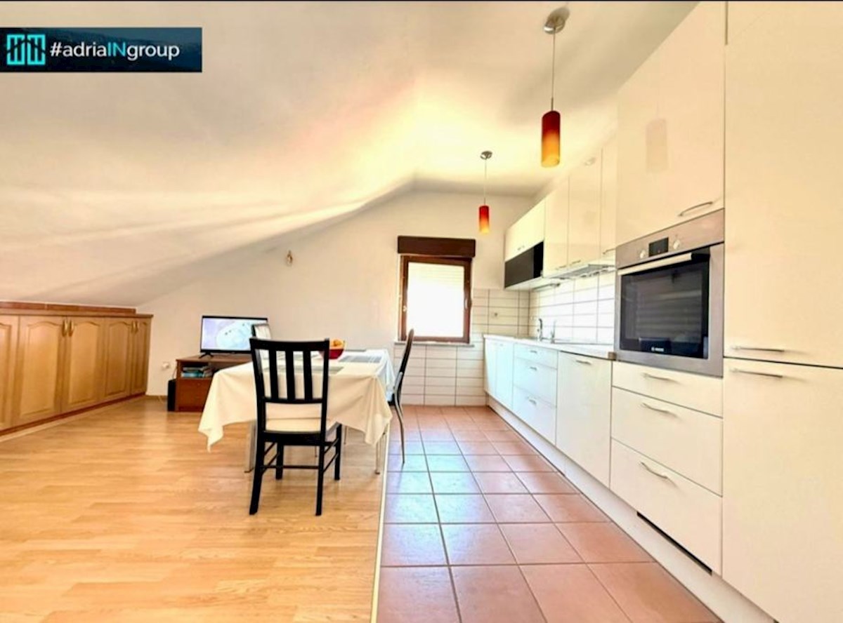 Piccolo edificio residenziale in una posizione attraente - Podstrana / leggi la descrizione