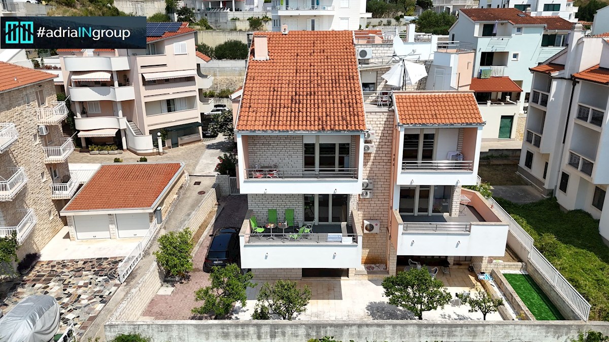 Piccolo edificio residenziale in una posizione attraente - Podstrana / leggi la descrizione