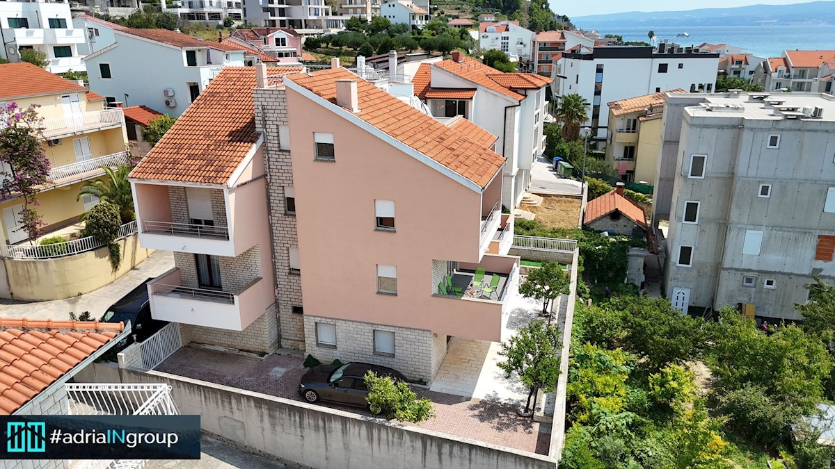 Piccolo edificio residenziale in una posizione attraente - Podstrana / leggi la descrizione