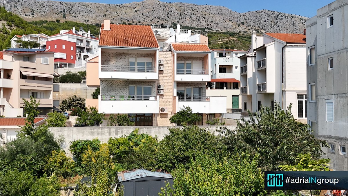 Piccolo edificio residenziale in una posizione attraente - Podstrana / leggi la descrizione