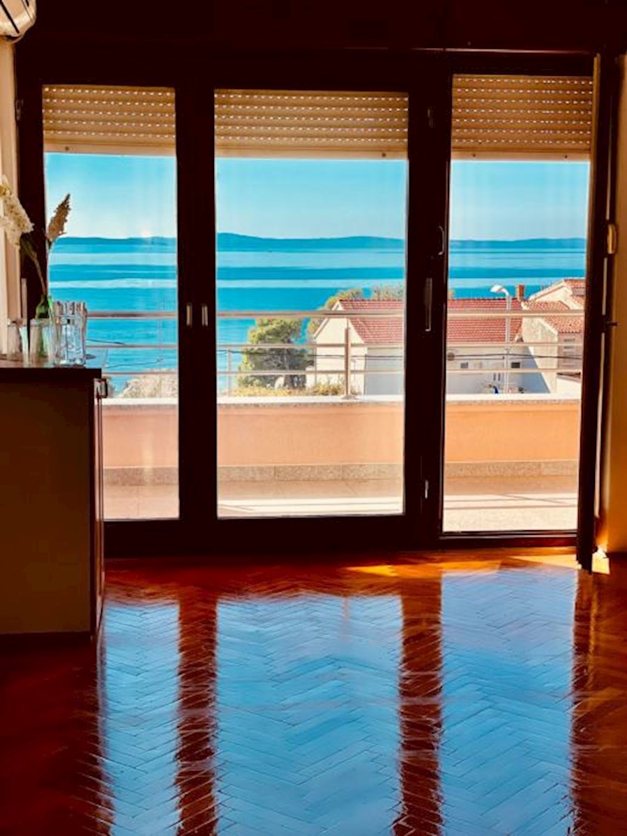 Piccolo edificio residenziale in una posizione attraente - Podstrana / leggi la descrizione