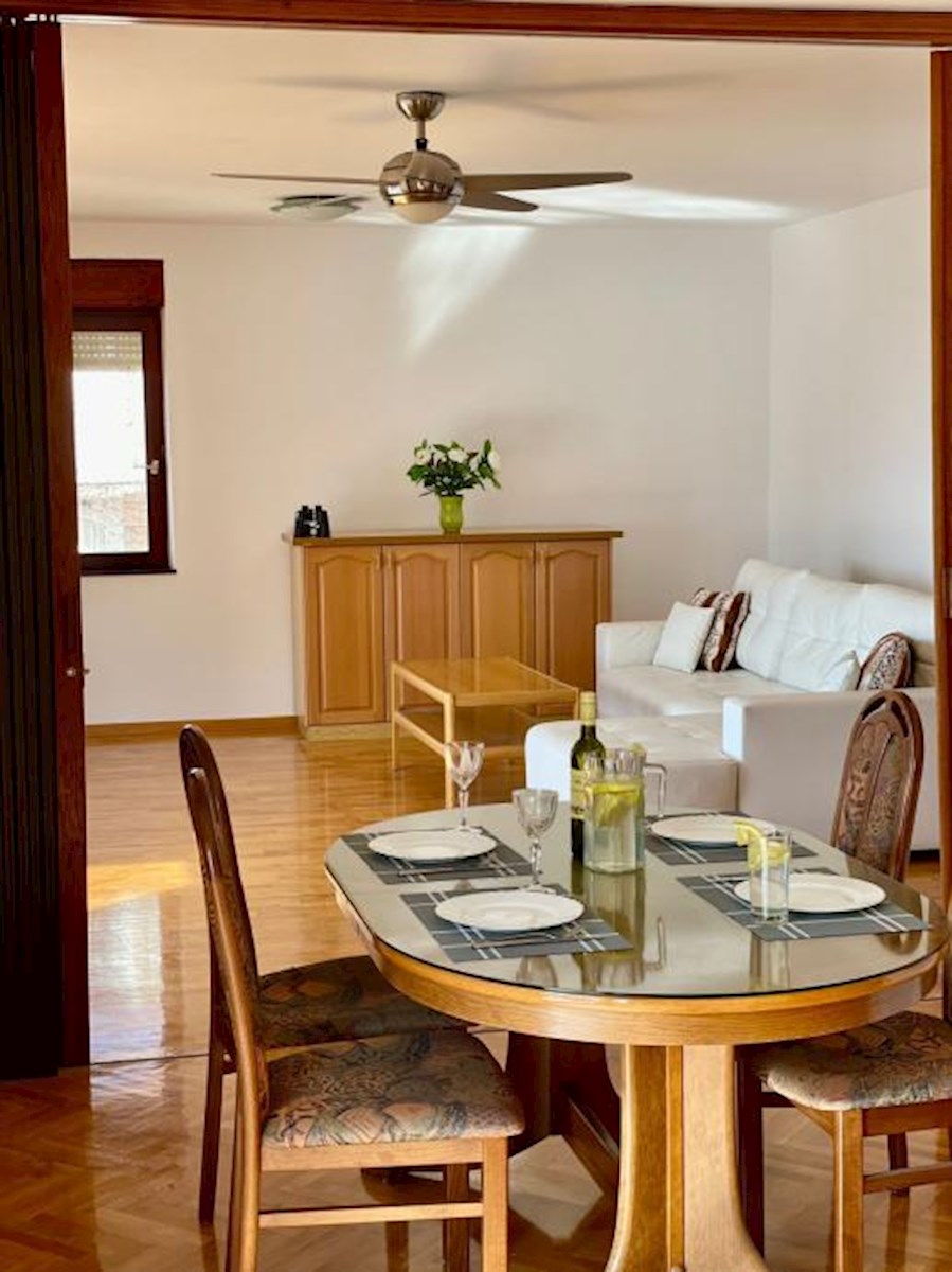 Piccolo edificio residenziale in una posizione attraente - Podstrana / leggi la descrizione