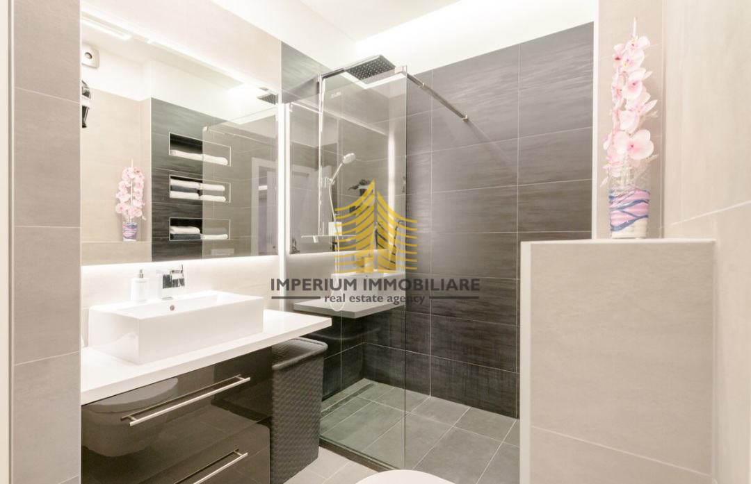 Lussuoso appartamento con tre camere da letto, garage + 2 posti auto