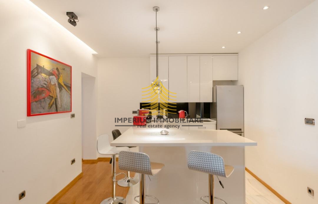 Lussuoso appartamento con tre camere da letto, garage + 2 posti auto