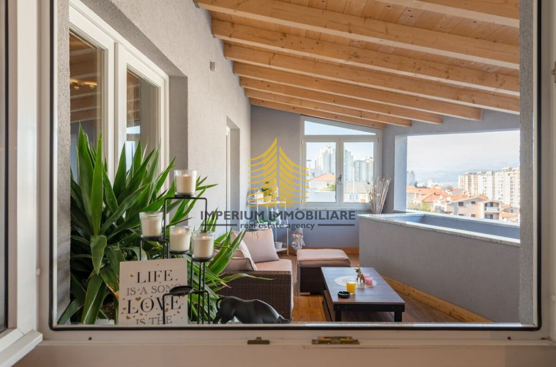 Lussuoso appartamento con tre camere da letto, garage + 2 posti auto