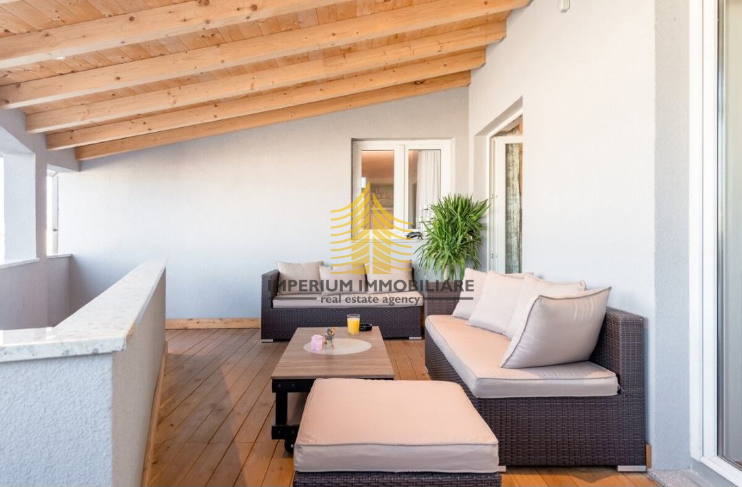 Lussuoso appartamento con tre camere da letto, garage + 2 posti auto