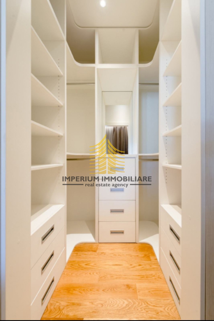 Lussuoso appartamento con tre camere da letto, garage + 2 posti auto