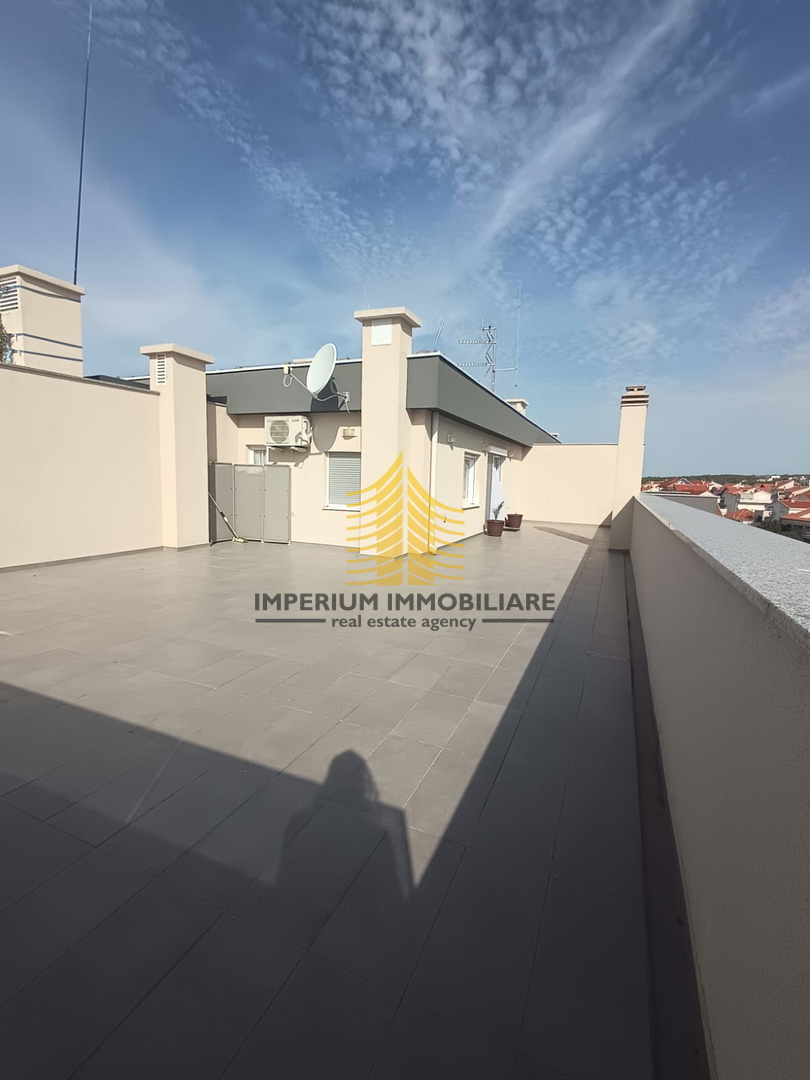 Appartamento, Vendita, Zara, Plovanija, 193m2, 2,5 locali (2 camere + soggiorno doppio)