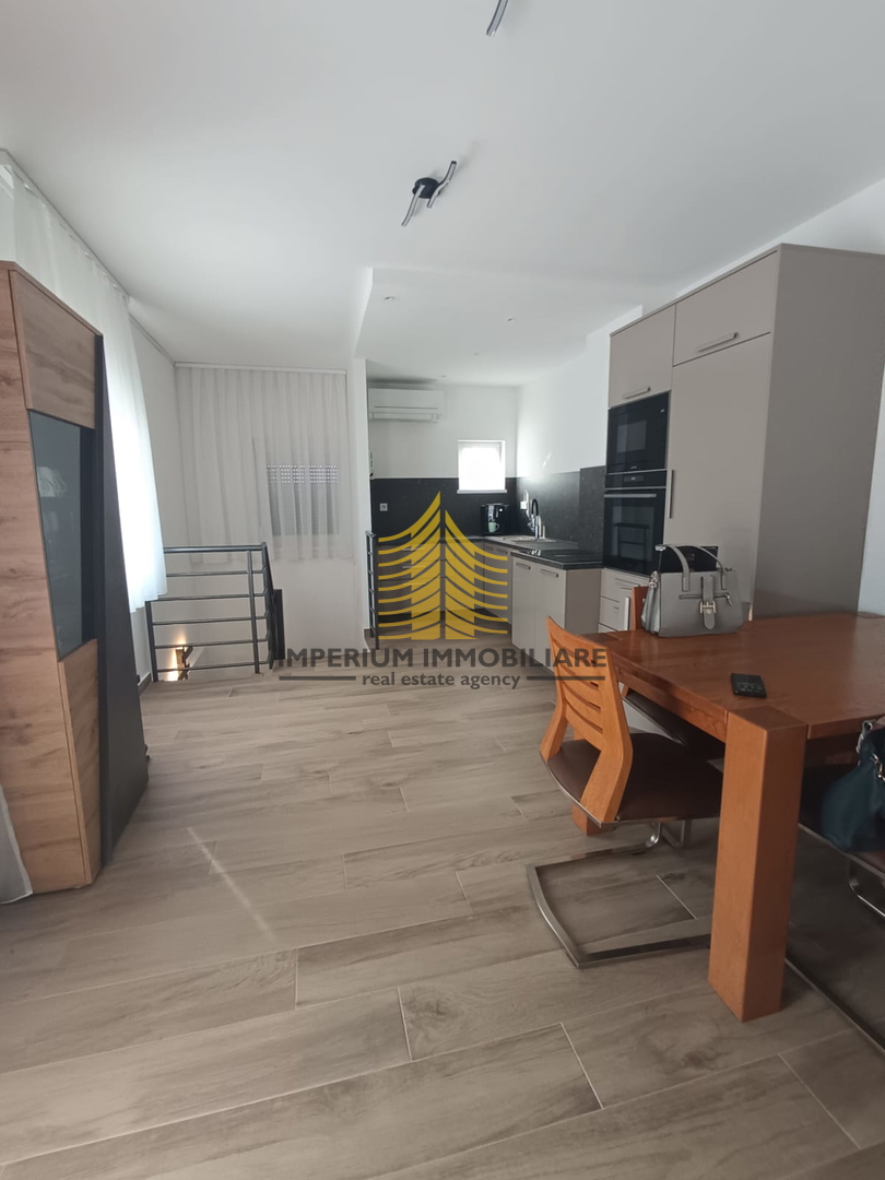 Appartamento, Vendita, Zara, Plovanija, 193m2, 2,5 locali (2 camere + soggiorno doppio)