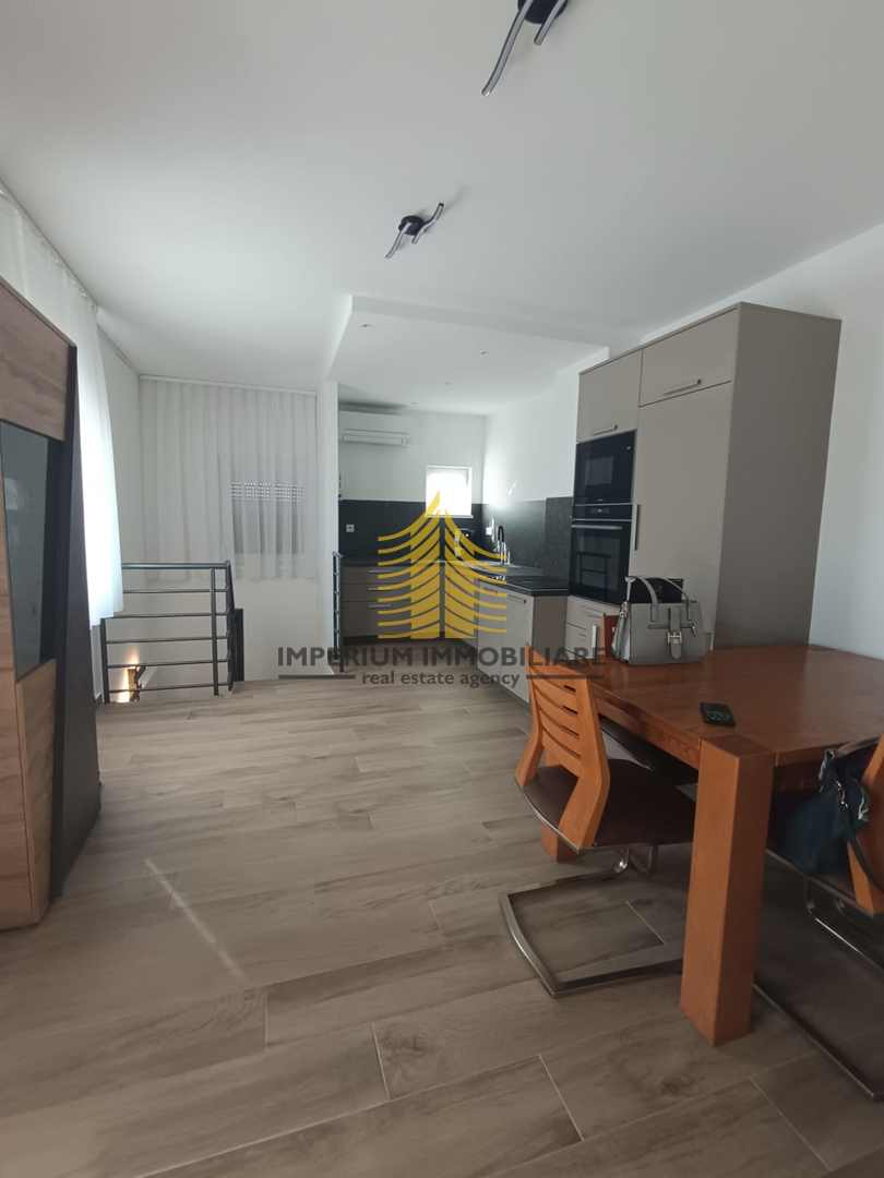 Appartamento, Vendita, Zara, Plovanija, 193m2, 2,5 locali (2 camere + soggiorno doppio)