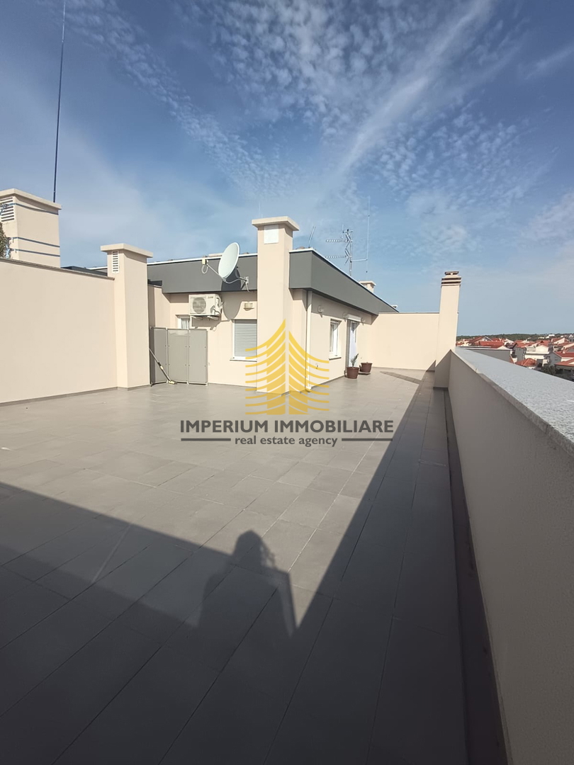 Appartamento, Vendita, Zara, Plovanija, 193m2, 2,5 locali (2 camere + soggiorno doppio)