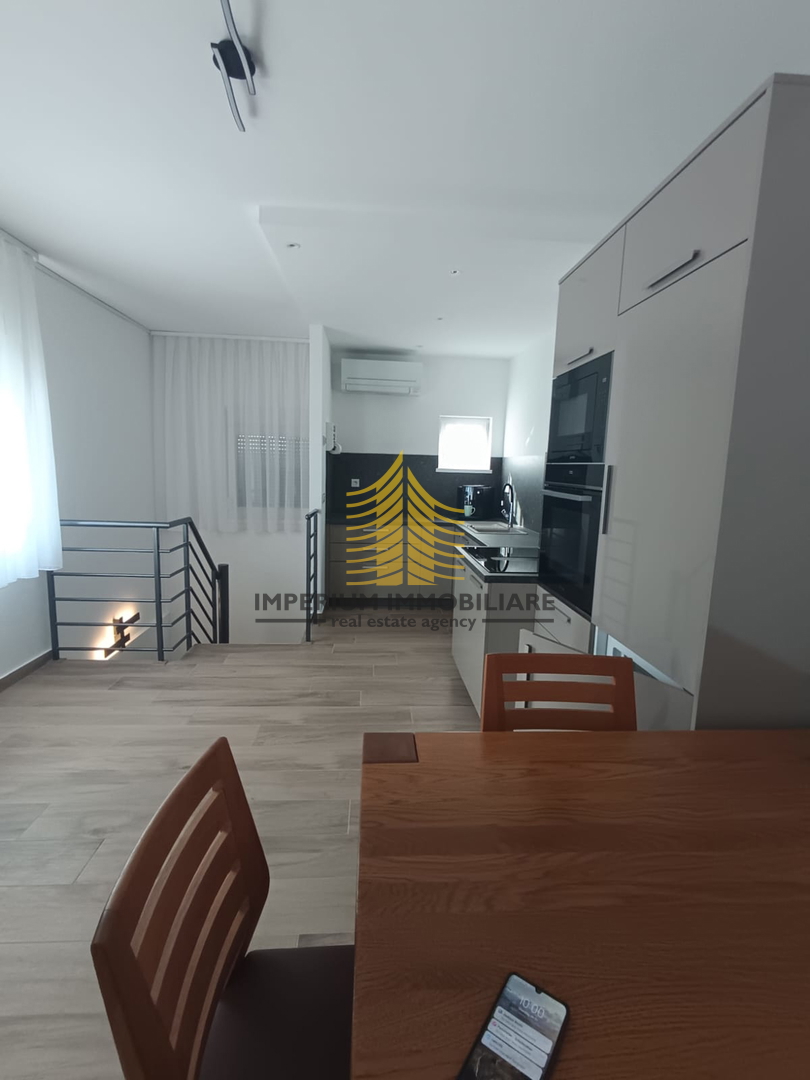 Appartamento, Vendita, Zara, Plovanija, 193m2, 2,5 locali (2 camere + soggiorno doppio)