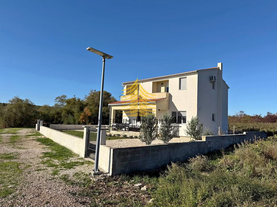 Casa, Vendita, Posedarje, 190m2, Indipendente