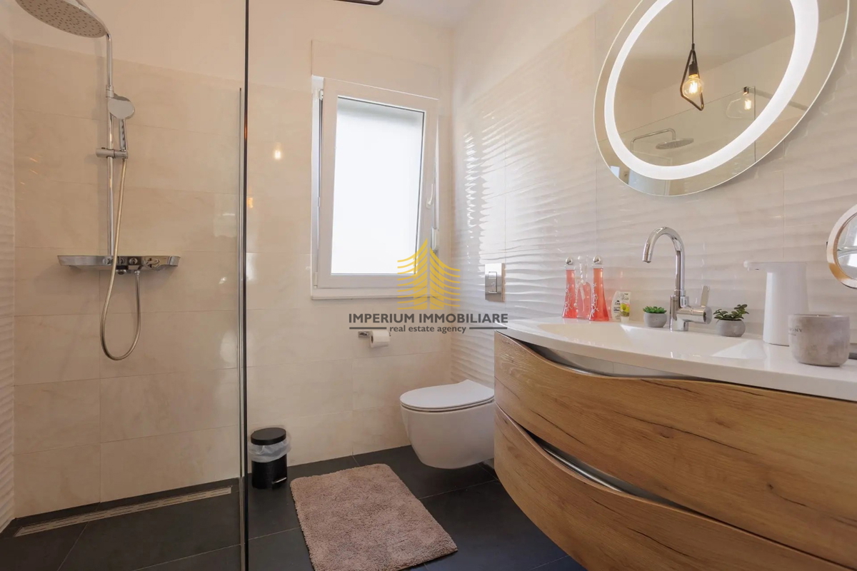 Casa, Vendita, Kaštel Stari, 190m2, Indipendente