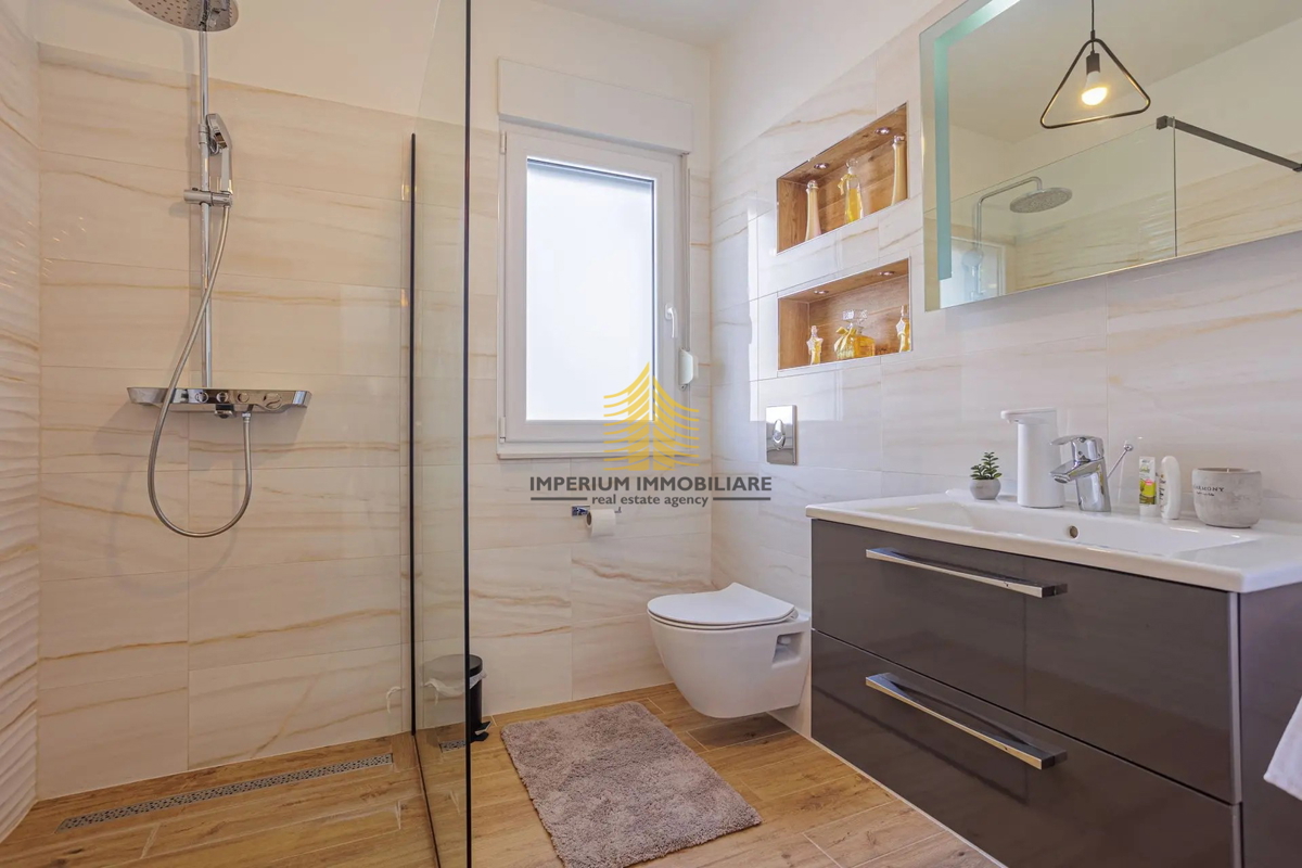 Casa, Vendita, Kaštel Stari, 190m2, Indipendente