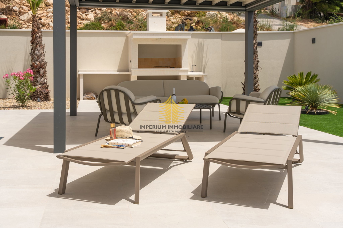 Casa, Vendita, Podstrana, 300m2, Villa
